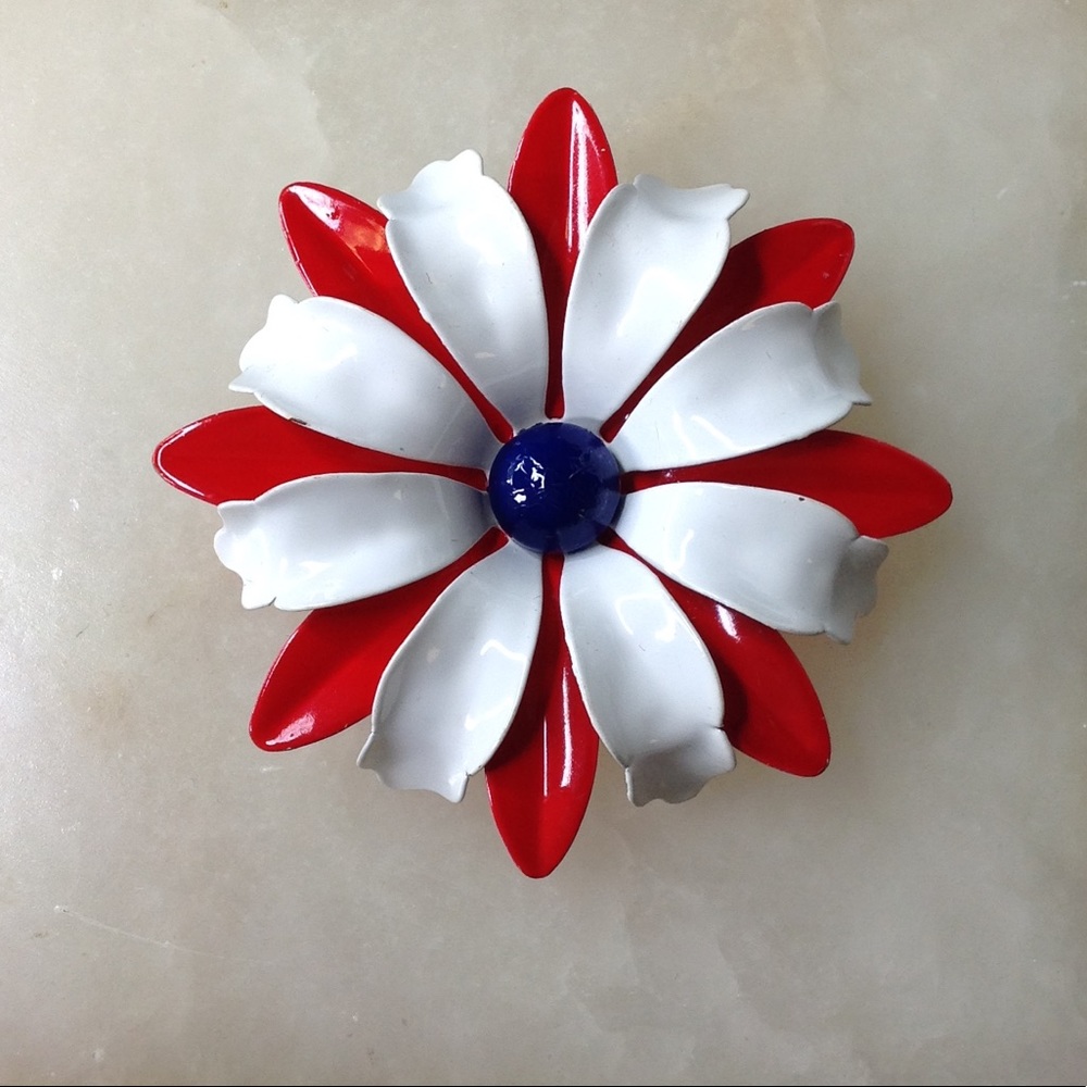 Vintage Americana Daisy Pin